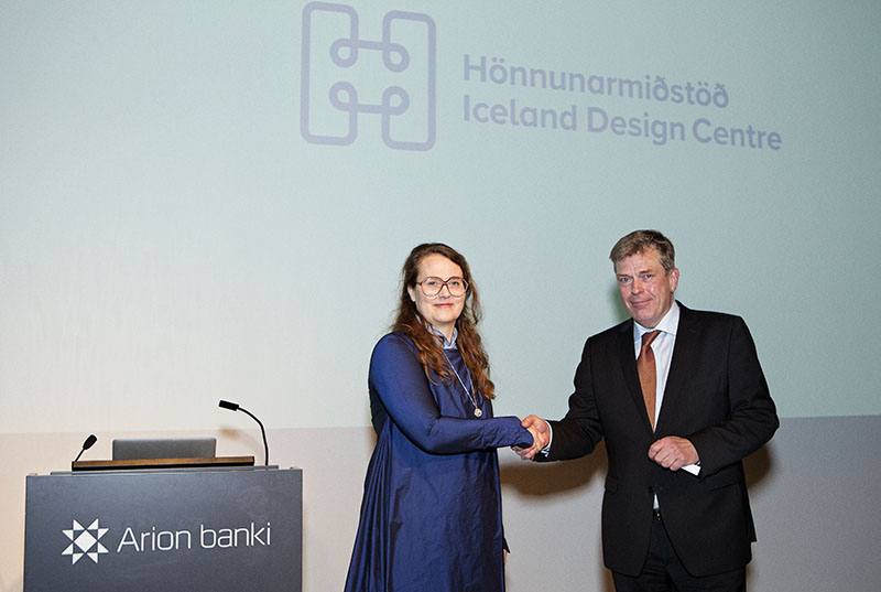Halla Helgadóttir, framkvæmdastjóri Hönnunarmiðstöðvar Íslands og Höskuldur H. Ólafsson, bankastjóri Arion banka. - mynd