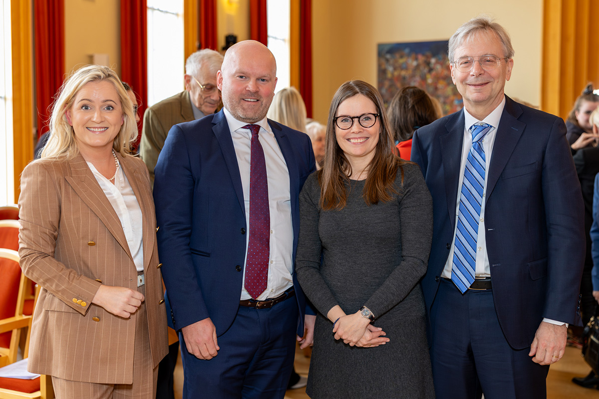 Snædís Ögn Flosadóttir, forstöðumaður hjá Arion banka, Jóhann Möller, framkvæmdastjóri markaða hjá Arion banka, Katrín Jakobsdóttir, stjórnarformaður rannsóknasetursins og Jón Atli Benediktsson, rektor Háskóla Íslands. - mynd
