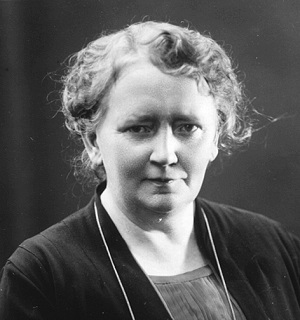 Stytta af Ingibjörgu H. Bjarnason afhjúpuð 19. júní - mynd