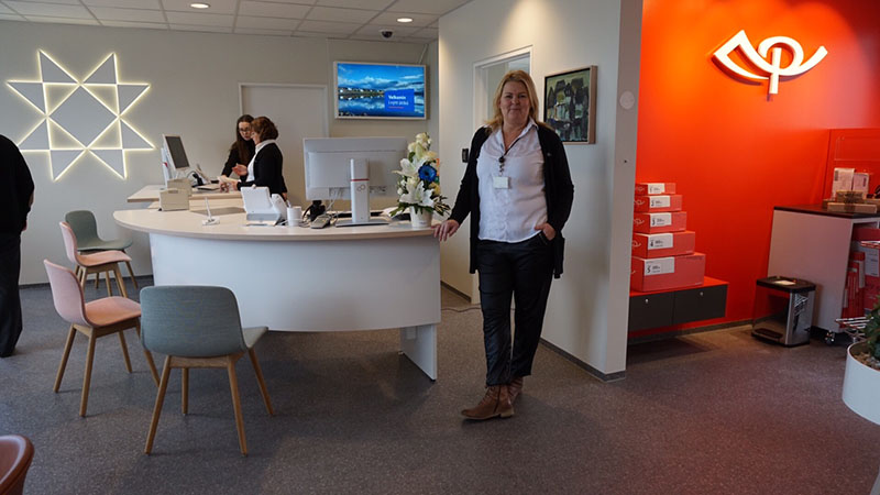 Svala Svavarsdóttir, þjónustustjóri Arion banka í Búðardal, í nýja húsnæðinu - mynd