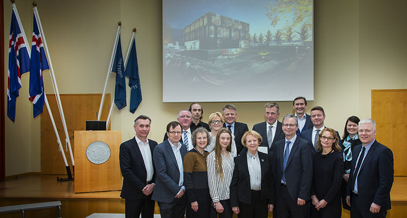Arion banki styrkir stofnun Vigdísar Finnbogadóttur í erlendum tungumálum - mynd